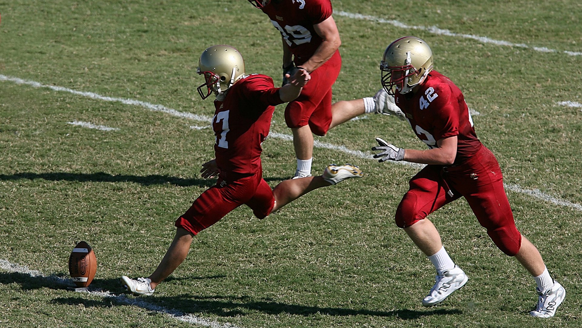 开云体育下载-赛道与绿茵场的双重奏鸣，F1年度争冠焦点战与切尔西淘汰曼联的启示